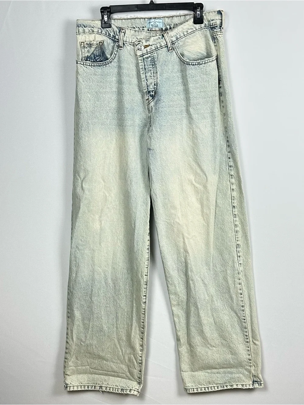 REVICE Oversized Cross Front Jeans Shai Town wash - size 32